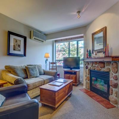 Town Plaza Suites by Golden Dreams (4314 Main Street V0N 1B4 Whistler)