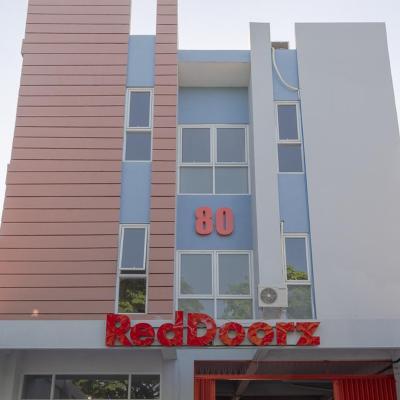 RedDoorz Plus Syariah @ Raya Nginden 2 (Jl. Raya Nginden No.80, Kec. Gubeng, Kota Surabaya, Surabaya Center, East Java 60284 Surabaya)