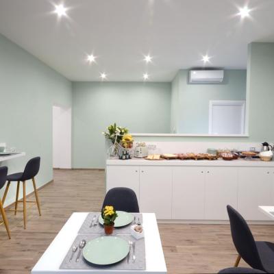 Napoliseason Rooms and Breakfast (Via Pirro Ligorio 20 80129 Naples)