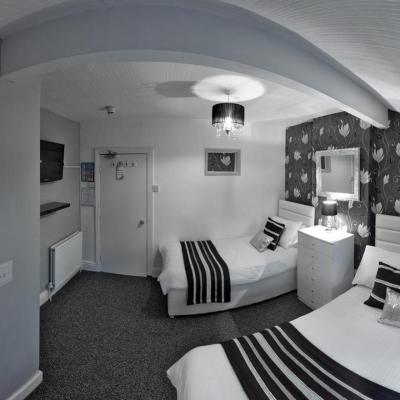 Ardern Hotel (99 Coronation Street FY1 4QE Blackpool)