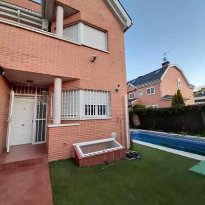 Chalet Avila Rooms (Fuencemillan, 39B 28022 Madrid)