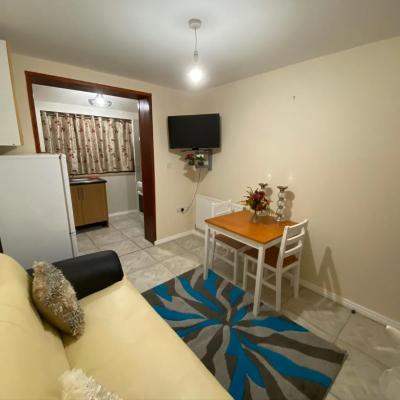 Guest House B&B (18 Kestrel Crescent OX4 6DY Oxford)