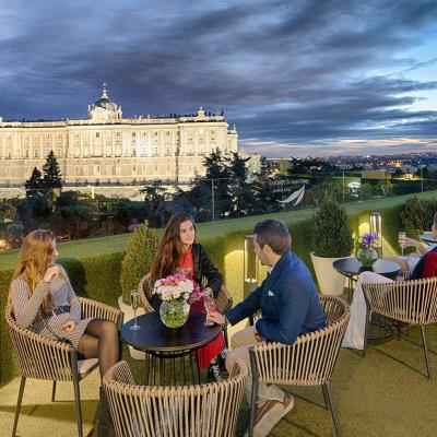 Apartosuites Jardines de Sabatini (Cuesta de San Vicente, 16 28008 Madrid)