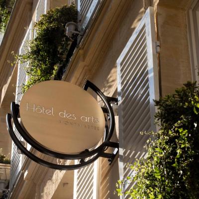 Hôtel des Arts Montmartre (5 rue Tholoze 75018 Paris)