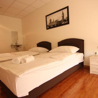 Rooms XXL (Avenija Dubrovnik 15 (Zagrebački velesajam, paviljon br. 10) 10000 Zagreb)