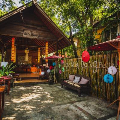 Joy's House & Tour (114 moo.9 ,Sanpeesua Village, Muang 50300 Chiang Mai)