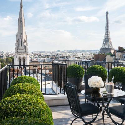 Four Seasons Hotel George V Paris (31, Avenue George V 75008 Paris)