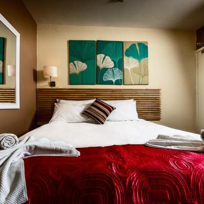 Dockside Hotel (55 Sutton Street E1 0AY Londres)