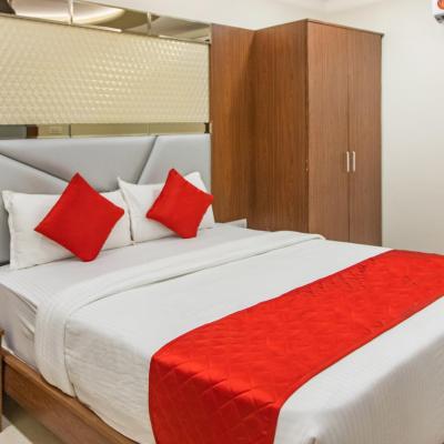 Hotel Hometown Near US Embassy BKC (57, New Naik Nagar L.B.S Marg Near Maharashtra Kanta, Sion (W) Mumbai 400022 Mumbai)