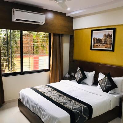 Hotel Crystal Luxury Inn- Bandra (Sahil CHS. Ltd., 1st & 2nd Floor, Plot No. 516/B, S.V. Road Opp. Bandra Jama Masjid, Bandra (West), 400050 Mumbai)