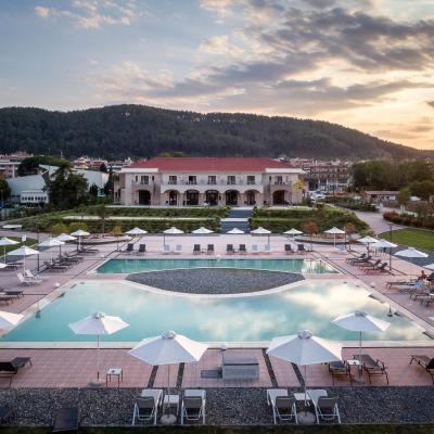 The Lake Hotel (Αχέροντος 4 45445 Ioannina)