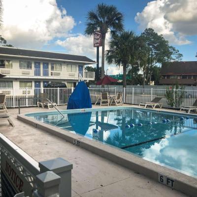 Motel 6-Jacksonville, FL - Orange Park (6107 Youngerman Circle FL 32244 Jacksonville)