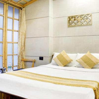 Hotel Rooms Dadar near Station (Junction of Ranande Road & N.C.Kelkar Road C2, Ground Floor, Kohinoor Apartment , behind World of Titan & DMK Jaoli Bank, Dadar West. 400028 Mumbai)