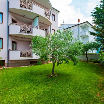 Apartments and Rooms Camaiore (Camaiore 3 52210 Rovinj)