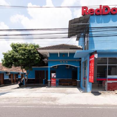 RedDoorz @ Raya Janti Yogyakarta (Jl. Janti No.13, Jaranan, Banguntapan, Kec. Banguntapan, Bantul, Daerah Istimewa Yogyakarta 55198 Yogyakarta)