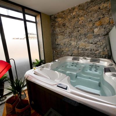 Appartement spa privatif Grenoble At Home Spa (4 Quai Mounier 38000 Grenoble)