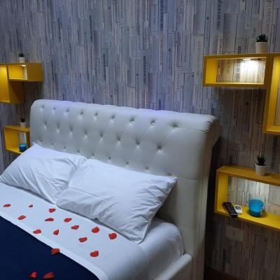 Red House (30 Via Capodimonte 80136 Naples)