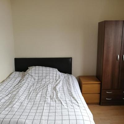 A Double Bedroom Near Glasgow City Centre Not in Great Condition Suitable for Short Stay (39 Braid Square G4 9YQ Glasgow)