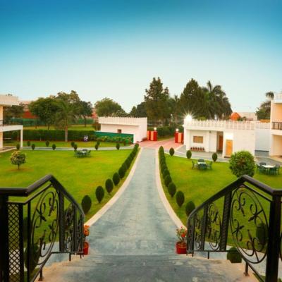 Aapno Ghar Resort & Amusement Park (43rd Milestone, Main Delhi-Jaipur Expressway, NH-8 122001 Gurgaon)