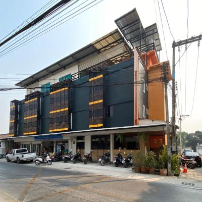 Racha caftel - 7 house - รชาคาฟเทล (181 Photharam Road Moo 3 50300 Chiang Mai)