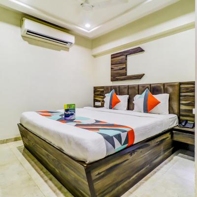 Hotel Palliate Ellisbridge (Second Floor, Sharda Shopping Centre, Opposite Kothawala Flats,, Paldi Road, Ellisbridge, Paldi, Ahmedabad 380006 Ahmedabad)