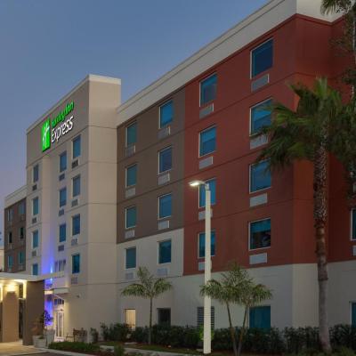 Holiday Inn Express Hotel & Suites Fort Lauderdale Airport/Cruise Port, an IHG Hotel (1150 West State Road 84 FL 33315 Fort Lauderdale)