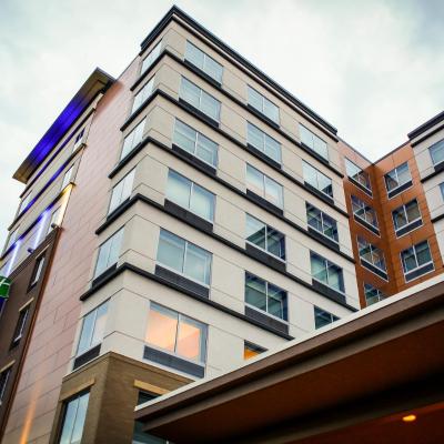 Holiday Inn Express & Suites Downtown Louisville, an IHG Hotel (800 West Market Street KY 40202 Louisville)