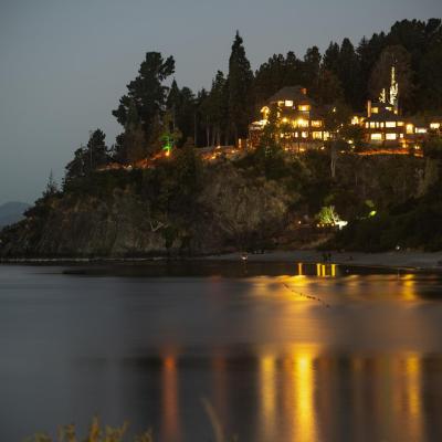 Charming Luxury Lodge & Private Spa (Bustillo km 7,500 R8402AEV San Carlos de Bariloche)