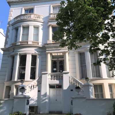 Ravna Gora (29 Holland Park Ave,  W11 3RW Londres)