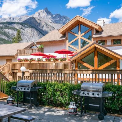 Banff Rocky Mountain Resort (1029 Banff Avenue T1L 1A2 Banff)