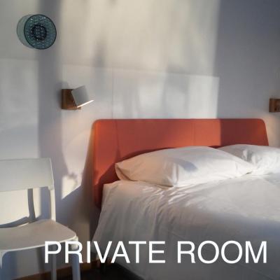 Room With A Few (19 Zwanebloemlaan 1087 CD Amsterdam)