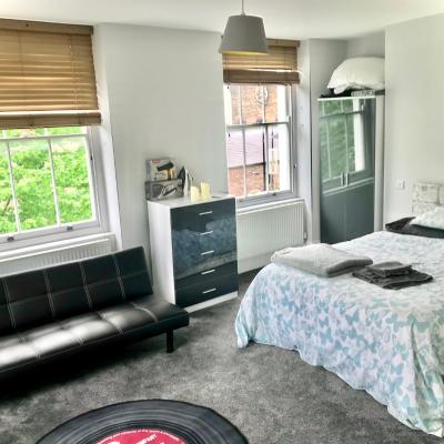 Camden Guest House Super king or Double Bedroom (1 Hawley Mews Camden town NW1 8BF Londres)