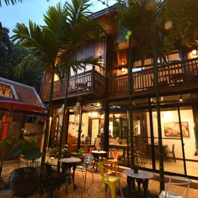 The Eight Ratvithi House (8 Soi 2 Ratvithi Rd. T. Sriphum, Mueang 50200 Chiang Mai)