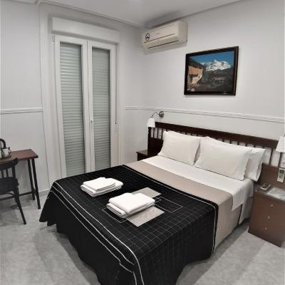 Hostal Dulcinea (Cervantes, 19 2º-D 28014 Madrid)
