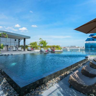 De Botan Srinakarin Hotel & Residence (12 Soi Supapong 3 Section 2, Nong Bon, Prawat District 10250 Bangkok)