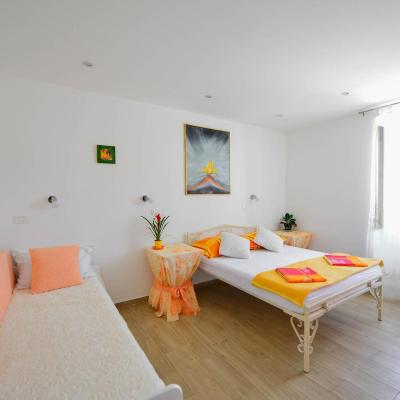 Apartments Bulovic (Zagrebacka 23, Split 3 21000 Split)