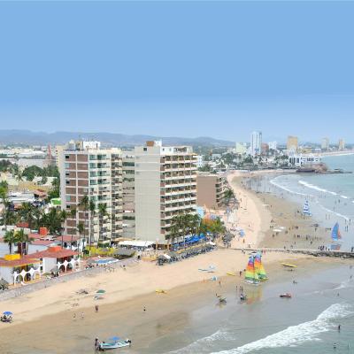Las Flores Beach Resort (Avenida Playa Gaviotas 212 82110 Mazatlán)