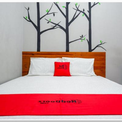 RedDoorz near Jogja Expo Center 2 (Jalan Wonocatur, Wonocatur, Banguntapan, Bantul Regency, Special Region of Yogyakarta, Indonesia 55198 Yogyakarta)