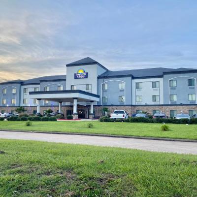 Days Inn & Suites by Wyndham Houston / West Energy Corridor (7111 Rancho Mission Dr 77083 Houston)