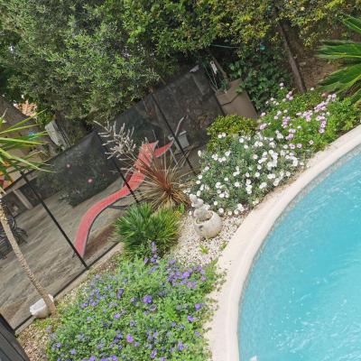APPARTEMENT EN SOUS SOL DE VILLA avec accès jardin et piscine (13 Avenue Ludovic Legre 13009 Marseille)