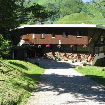 Auberge de Jeunesse HI Le Mont-Dore (100 Route du Sancy 63240 Le Mont-Dore)