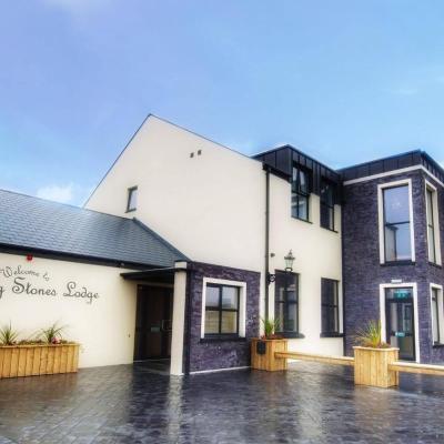 Standing Stones Lodge (16 Divis Road Hannahstown BT17 0NG Belfast)