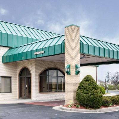 Photo Quality Inn and Suites Indianapolis
