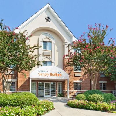 Sonesta Simply Suites Charlotte University (8812 University East Drive NC 28213 Charlotte)