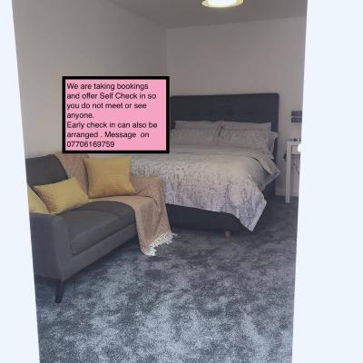 Flat 2 - Entire Modern Two Bedrooms home with en-suite & free parking close to QMC, City centre and Notts uni - Self check in (4 Wyville Close - Radford NG7 3AR Nottingham)