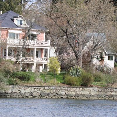 Lipton Place by Elegant Waterfront (Unit 3 - 516 Gorge Rd W 3 V9A 1N3 Victoria)