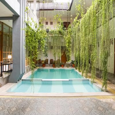 Urbanview Hotel Blok O International by RedDoorz (137, Jl. Maguwo No 137 Wonocatur RT 10 Banguntapan Bantul, Yogyakarta 55198 Yogyakarta)