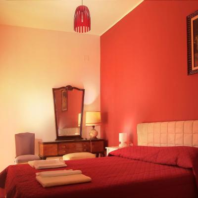 B&B Bibliotechina (Via Guglielmo Sagrera 9 80129 Naples)