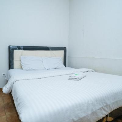 77 Guest House Serpong Mitra RedDoorz (Jl. Raya Pagedangan No.10, RT.1/RW.2, Pagedangan, Kec. Pagedangan, Tangerang, Banten 15339, Indonesia 15339 Jakarta)