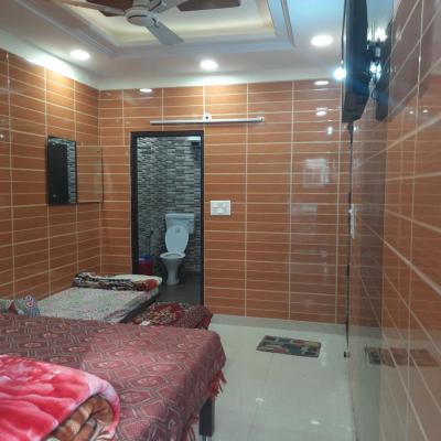 Room in Guest room - Posh Foreigner Place Luxury Room In Lajpat Nagar (L-6, Kasturba Niketan Complex, Lajpat Nagar -2 110024 New Delhi)